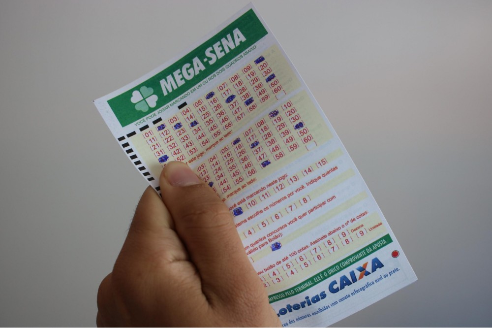 Mega-Sena acumula e prêmio principal vai para R$ 12 milhões