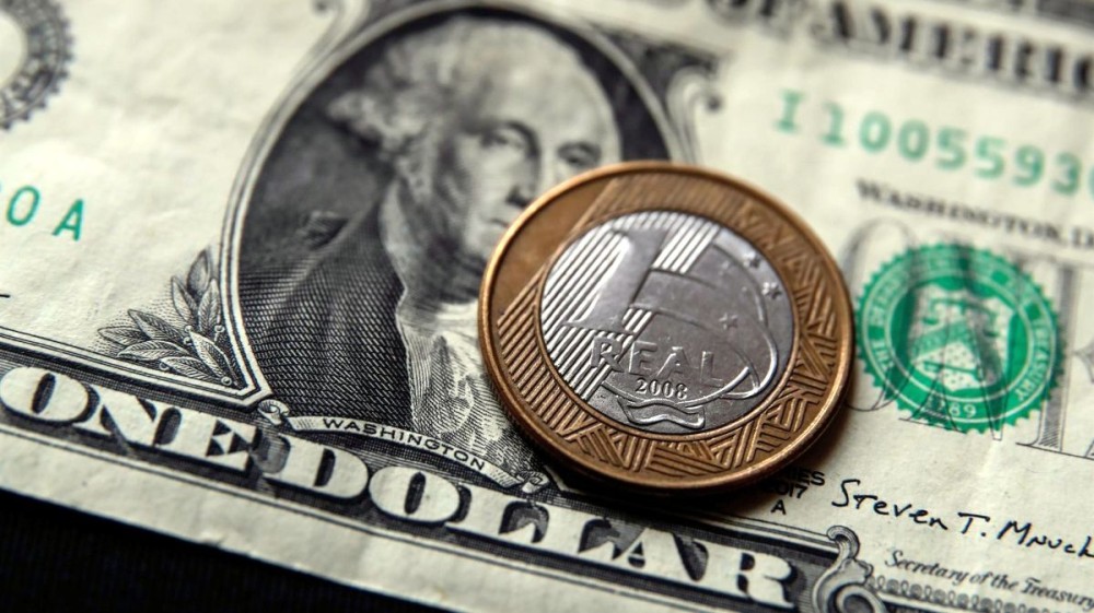 Dólar fecha estável após agência liberar estoques de petróleo