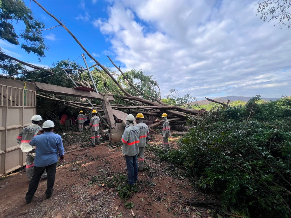 Prefeitura intensifica manutenção em ruas da cidade após chuva e ventania