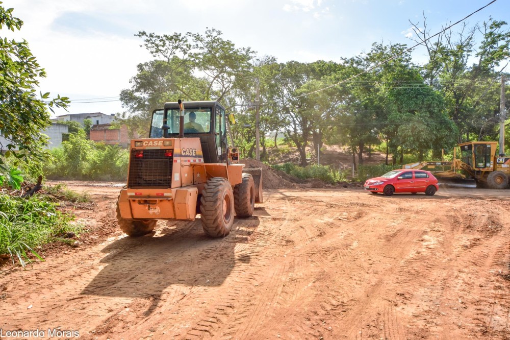 Pavimentação chega a nove ruas do bairro Atalaia