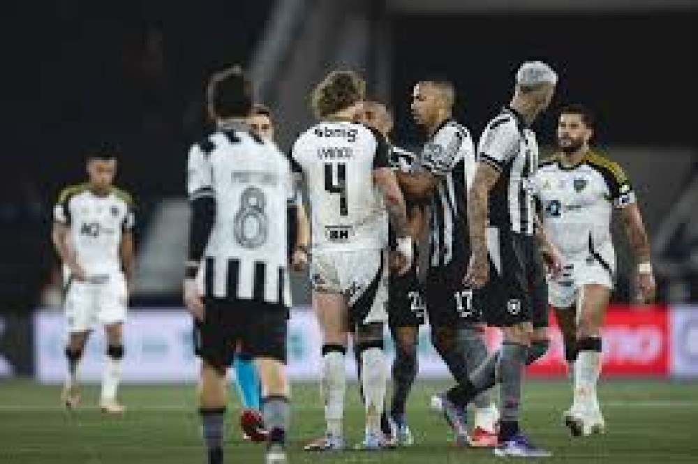 Atlético repete pesadelo e perde para Botafogo com um a mais no Brasileiro