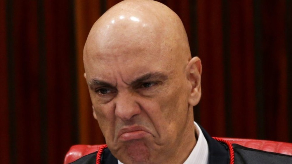 Moraes encaminha a Fachin pedido de investigação contra Mendonça